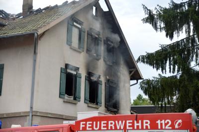 Vollbrand der Asylunterkunft in Unterweissach - Feuerwehr im Grosseinsatz